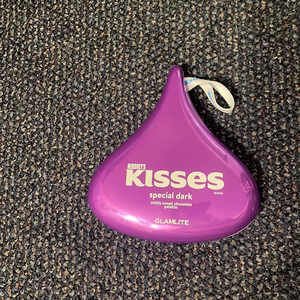 GLAMLITE Hersheys Kisses Midly Sweet Chocolate Palette